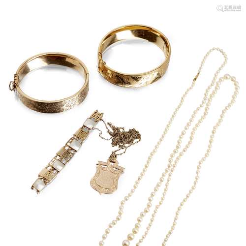 A collection of gold jewellery