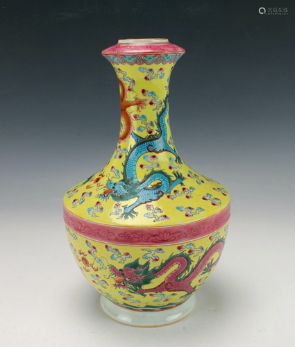 FAMILLE JAUNE DRAGON VASE