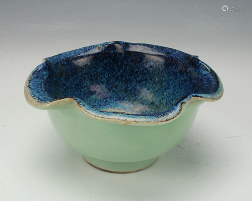 SCALLOPED EDGE BOWL