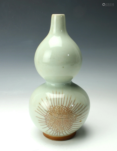 CHINESE CELADON DOUBLE GOURD VASE