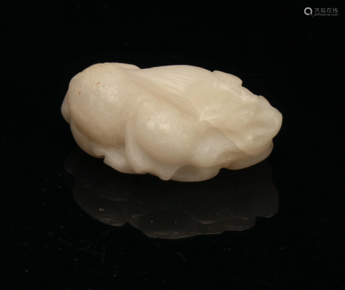 JADE CARVED TOAD PENDANT