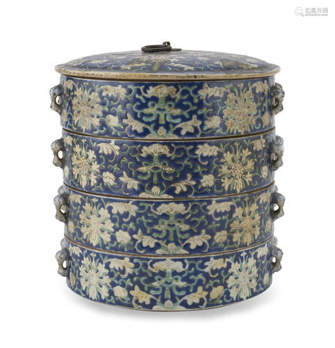 A CHINESE POLYCHROME ENAMELED PORCELAIN SET OF FOUR STACKED BOWLS WITH COVER 20TH CENTURY