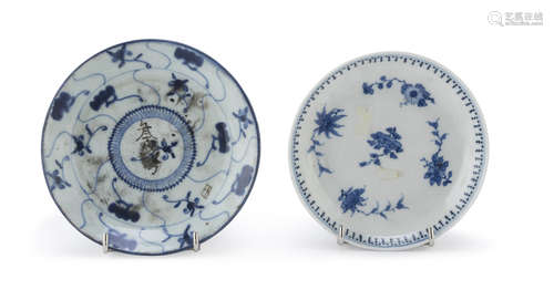 TWO CHINESE WHITE AND BLUE PORCELAINE DISHES. 19TH-20TH CENTURY.