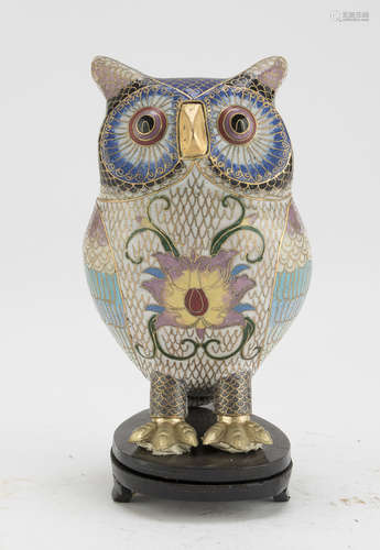 A CHINESE CLOISONNÉ SCULPTURE REPRESENTING AN OWL 20TH CENTURY.