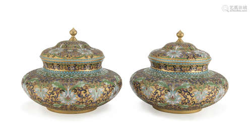 A PARI OF CHINESE CLOISONNÉ VASES.