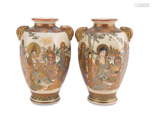 A PAIR OF JAPANESE CERAMIC VASES LATE 19TH EARLY 20TH CENTURY.