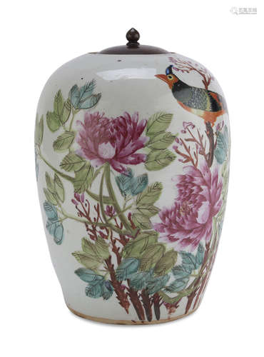 A CHINESE POLYCHROME ENAMELED PORCELAIN VASE EARLY 20TH CENTURY