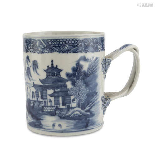 A CHINESE WHITE AND BLUE PORCELAIN TANKARD 18TH CENTURY.