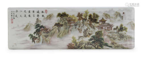 A CHINESE PORCELAINE SCROLL-WEIGHT. 20TH CENTURY.