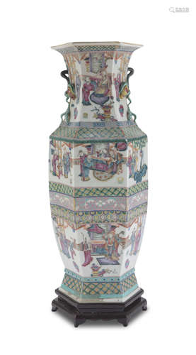 A BIG CHINESE POLYCHROME ENAMELED PORCELAIN VASE EARLY 20TH CENTURY.