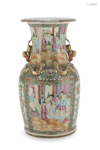 A CHINESE POLYCHROME AND GOLD ENAMELED PORCELAIN VASE 20TH CENTURY.