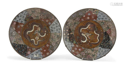 A PAIR OF JAPANESE CLOISONNÉ DISHES LATE 19TH CENTURY.