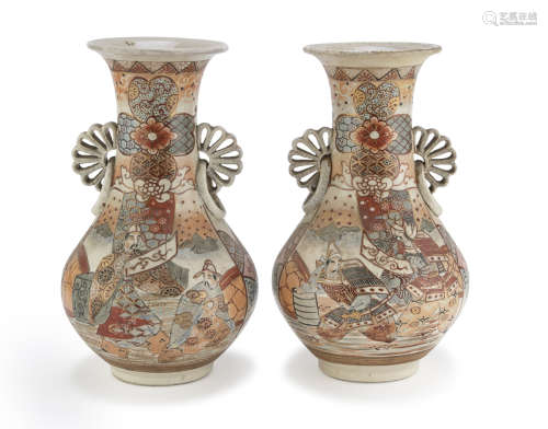 A PAIR OF POLYCHROME AND GOLD ENAMELED JAPANESE PORCELAIN VASES EARLY 20TH CENTURY.