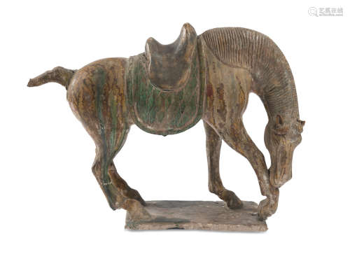 A BIG CHINESE GLAZED CERAMIC SCULPTURE REPRESENTING A HORSE. TANG STYLE 20TH CENTURY.