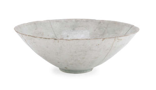 A CHINESE CELADON PORCELAIN BOWL. SONG DINASTY (960-1279)