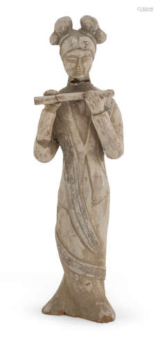 A CHINESE TERRACOTTA SCULPTURE REPRESENTING AN ATTENDENT