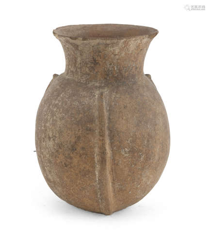 A EARTHENWARE VASE. CONTINENTAL ASIA 2ND CENTURY B.C. - 2ND CENTURY A.C.