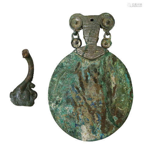 羊頭青銅鏡、銅帶鉤(共2件)