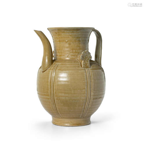 A YUEYAO YELLOW-GLAZED EWER Five dynasties/Northern Song dynasty