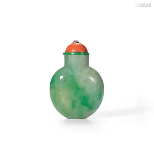 A GREEN JADEITE SNUFF BOTTLE 19th century