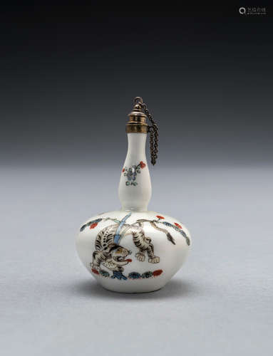 A Meissen miniature bottle from the 'Gelber Löwe' service, circa 1755-60