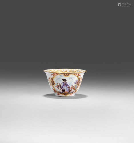 A Meissen teabowl, circa 1723-24