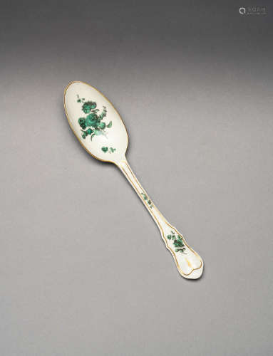 A large Meissen serving spoon, circa 1750-60