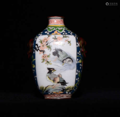 A COPPER TIRE ENAMEL SNUFF BOTTLE PAINTED WITH  FLOWERS IN  QING DYNASTY