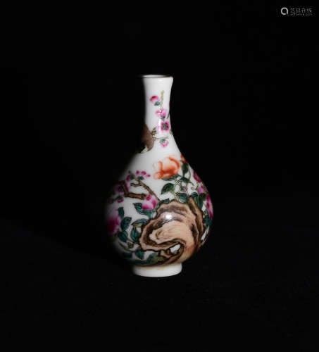 A POWDER ENAMEL SMALL BOTTLE PAINTED WITH FLOWERS AND BIRDS IN  QING DYNASTY