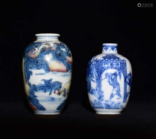 A GROUP OF TWO BLUE AND WHITE UNDERGLAZED RED SNUFF BOTTLES  PAINTED  IN  QING DYNASTY