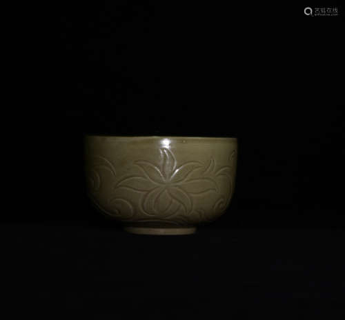 A YUE KILN FLOWER BOWL IN SONG DYNASTY