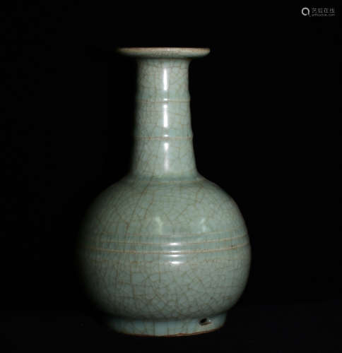 AN OFFICIAL KILN BOTTLE  WITH IN SONG DYNASTY