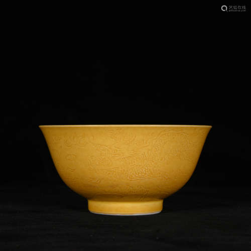 A YELLOW GLAZE BOWL DARKLY CARVED WITH DRAGON PATTERNS IN DAOGUANG PERIOD