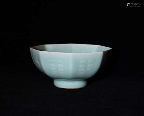 A BEAN-GREEN GLAZE BOWL WITH EIGHT TRIGRAMS PATTERNS IN QING YONGZHENG