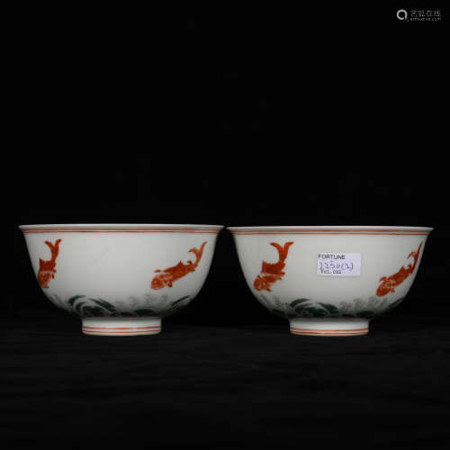 A PAIR OF MUTICOLOURED BOWLS WITH FISHES AND WATERWEEDS PATTERNS IN QING DYNASTY