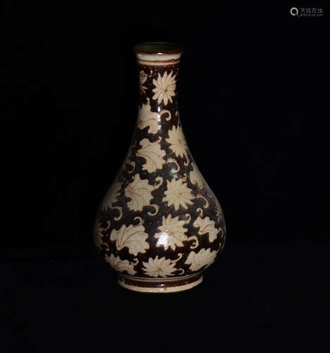 A JIZHOU KILN FLOWER VASE IN SONG DYNASTY