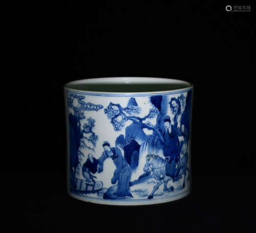 A BLUE AND WHITE PEN CONTAINER PAINTED WITH CHARACTERS IN QING DYNASTY