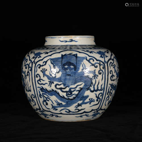 A BLUE AND WHITE POT PAINTED WITH DRAGON PATTERNS IN MING WANLI