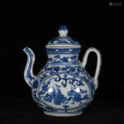 A BLUE AND WHITE TEA POT PAINTED WITH FLOWERS IN MING DYNASTY