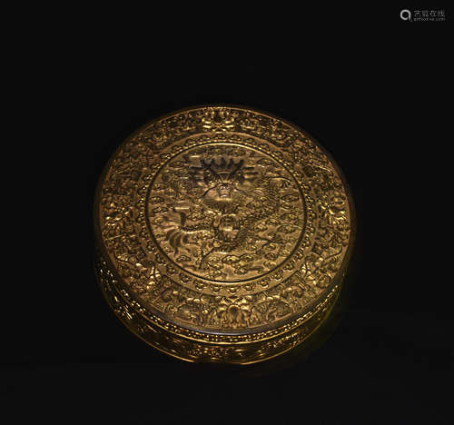 A COPPER-GILDED COVER BOX WITH DRAGON PATTERNS IN QING DYNASTY