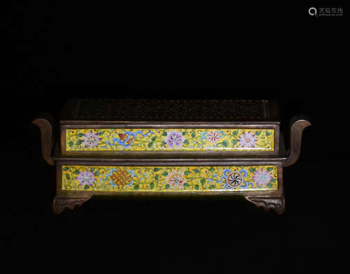 A COPPER TIRE FLOWER ENAMEL BOX IN QING DYNASTY