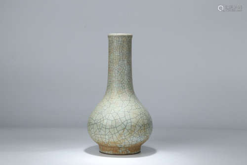 A Chinese Ge Kiln Porcelain Vase