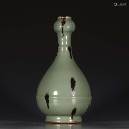 A Chinese Longquan Kiln Blue Glazed Porcelain Garlic Bottle