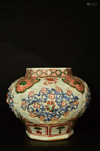 A Chines Red and Green Carved Porcelain Jar