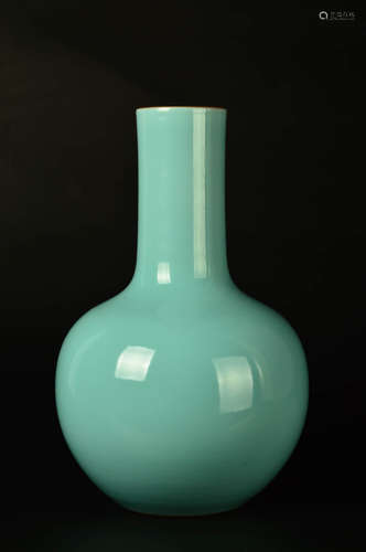 A Chinese Pea Green Glazed Porcelain Vase