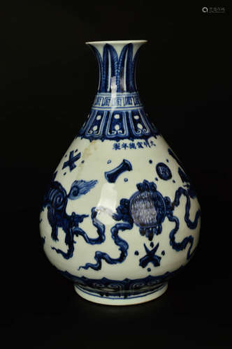 A Chinese Blue and White Floral Porcelain Vase