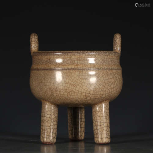 A Chinese Ge Kiln Porcelain Three-legged Incense Burner