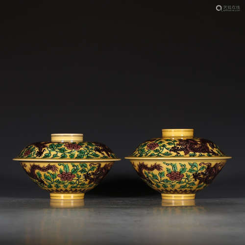 A Pair of Chinese Plain Tricolour Dragon Pattern Bowls