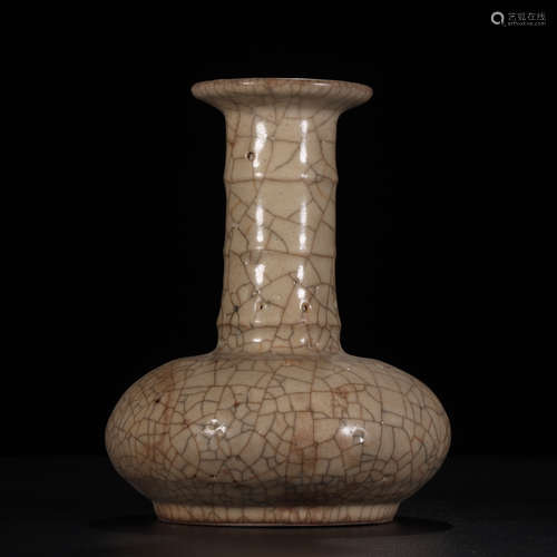 A Chinese Ge Kiln Porcelain Vase