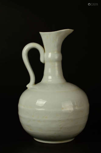 A Chinese Ding Kiln Porcelain Pot